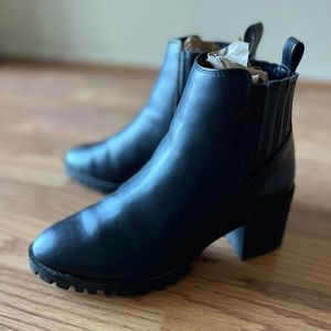 Banana Republic black lug sole boot size 6